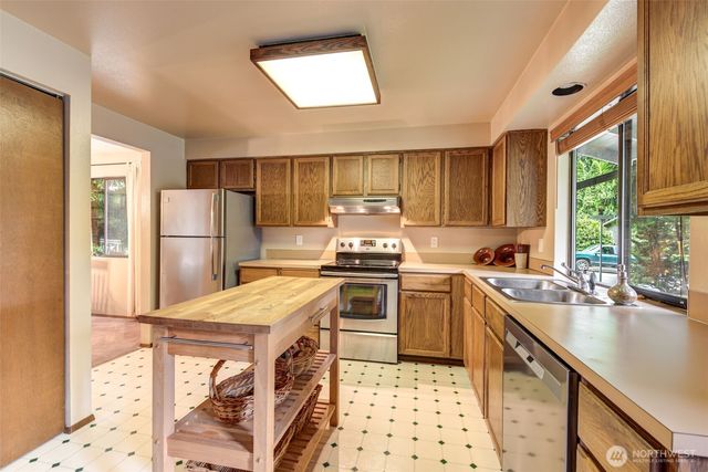 12826 NE 184th Court, Bothell, WA 98011
