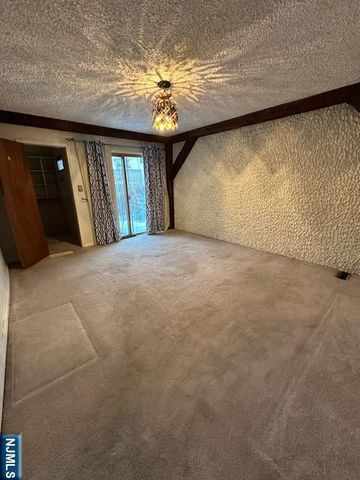 229 Centre Avenue, Secaucus, NJ 07094