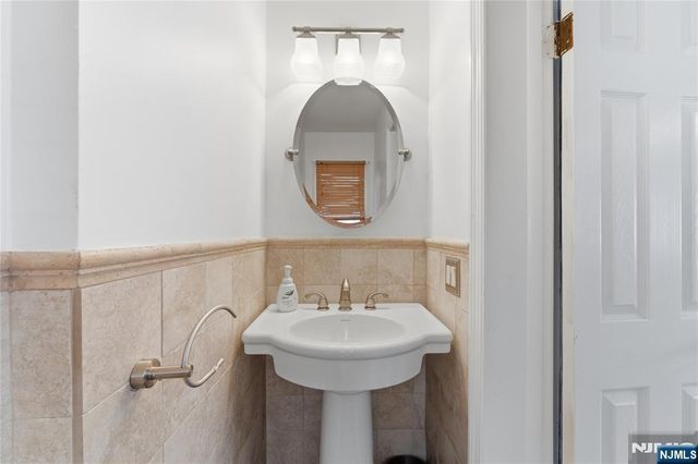 229 Centre Avenue, Secaucus, NJ 07094