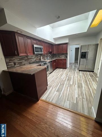 229 Centre Avenue, Secaucus, NJ 07094