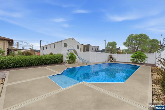 229 Centre Avenue, Secaucus, NJ 07094