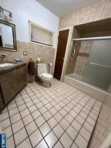 229 Centre Avenue, Secaucus, NJ 07094