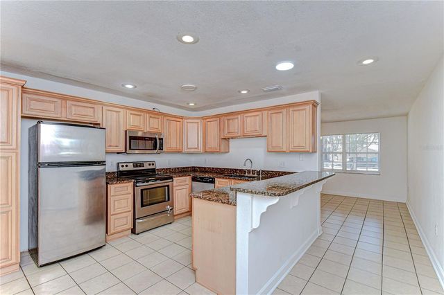 2002 E WILLOW DR, Plant City, FL 33566