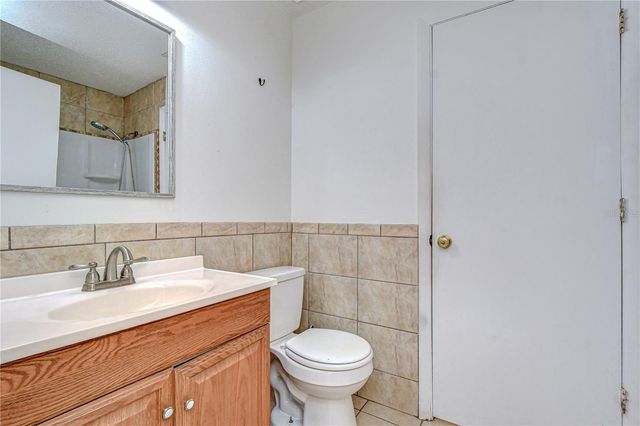 2002 E WILLOW DR, Plant City, FL 33566