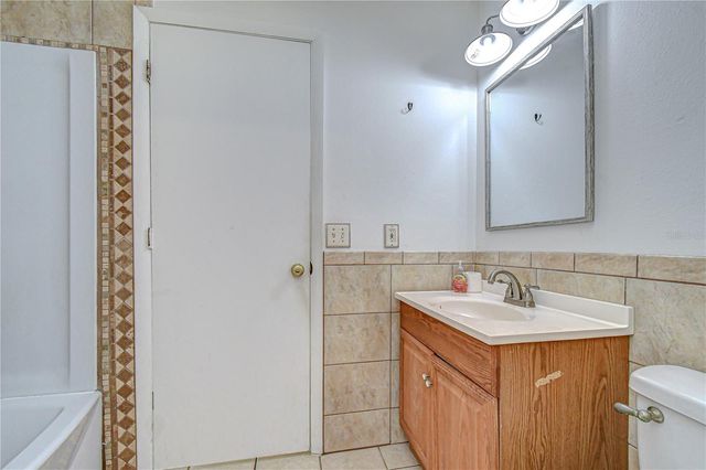 2002 E WILLOW DR, Plant City, FL 33566