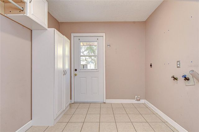 2002 E WILLOW DR, Plant City, FL 33566