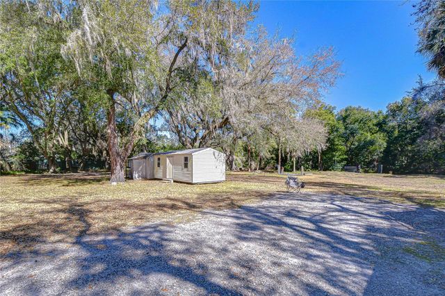 2002 E WILLOW DR, Plant City, FL 33566