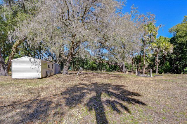 2002 E WILLOW DR, Plant City, FL 33566