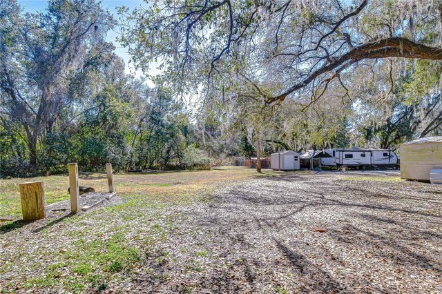 2002 E WILLOW DR, Plant City, FL 33566