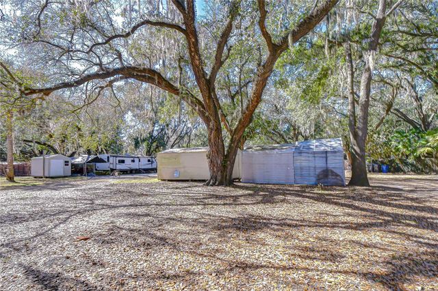 2002 E WILLOW DR, Plant City, FL 33566