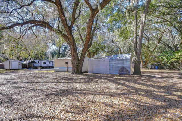 2002 E WILLOW DR, Plant City, FL 33566