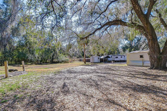 2002 E WILLOW DR, Plant City, FL 33566