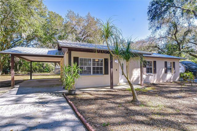 2002 E WILLOW DR, Plant City, FL 33566