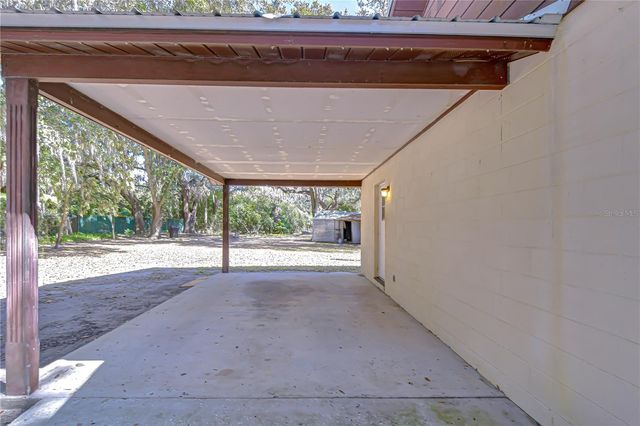 2002 E WILLOW DR, Plant City, FL 33566