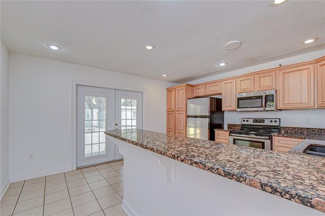 2002 E WILLOW DR, Plant City, FL 33566