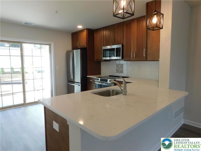 330 East Frankford Street, Bethlehem City, PA 18018