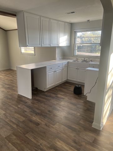 120 Pleasant Dr, Columbia, TN 38401