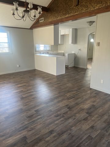 120 Pleasant Dr, Columbia, TN 38401