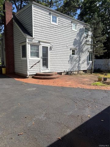 35 Midwood Avenue, Farmingdale, NY 11735