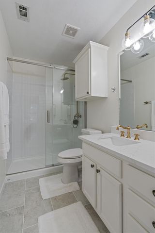208 Meadowside DR, Hutto, TX 78634