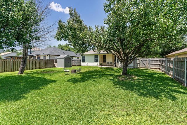 208 Meadowside DR, Hutto, TX 78634