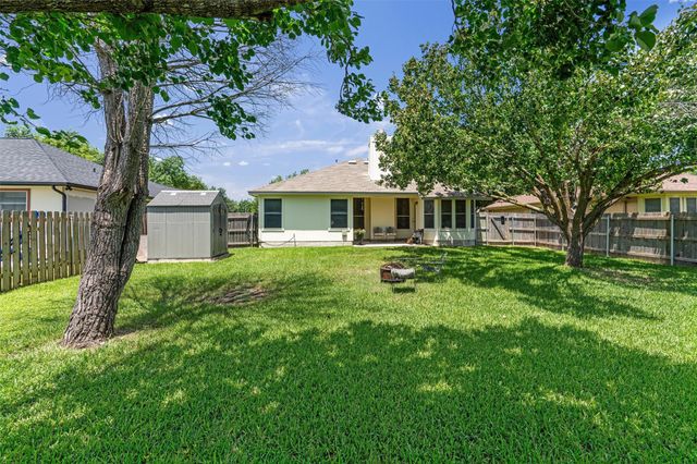 208 Meadowside DR, Hutto, TX 78634