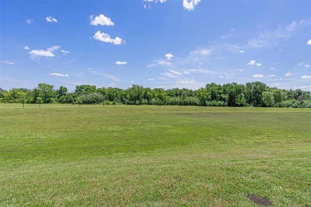 208 Meadowside DR, Hutto, TX 78634