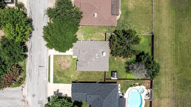 208 Meadowside DR, Hutto, TX 78634