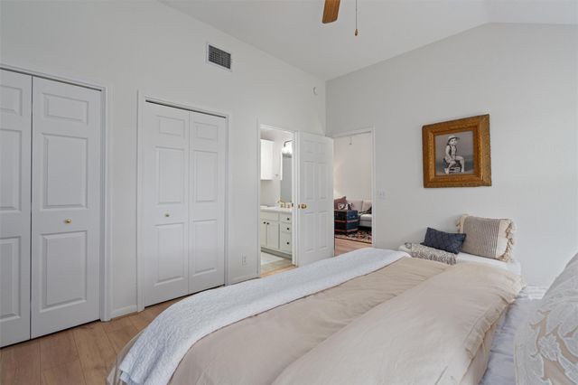 208 Meadowside DR, Hutto, TX 78634