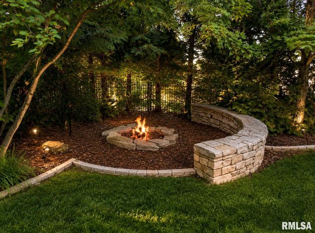 3023 W Pilgrims Way, Peoria, IL 61615