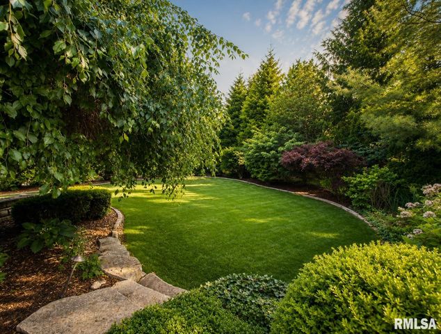 3023 W Pilgrims Way, Peoria, IL 61615
