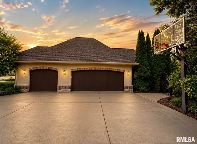 3023 W Pilgrims Way, Peoria, IL 61615