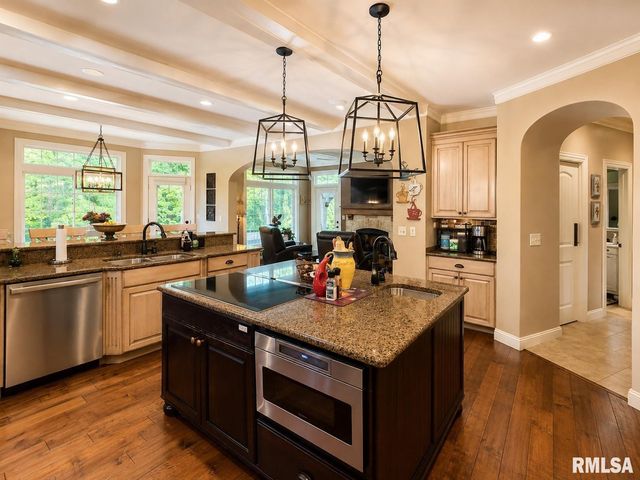 3023 W Pilgrims Way, Peoria, IL 61615