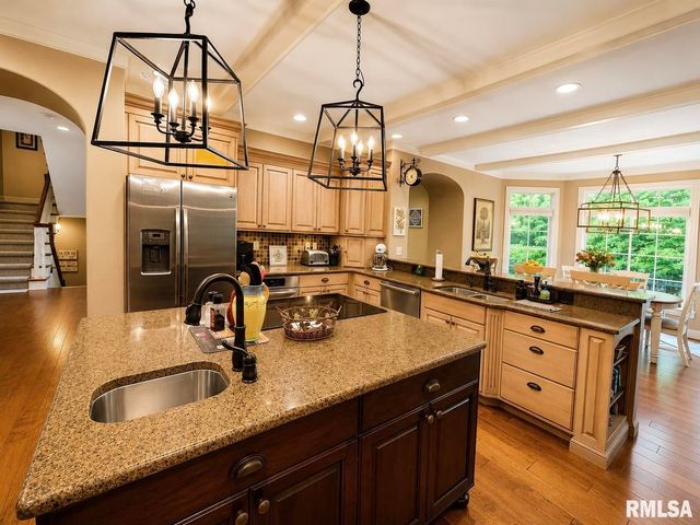3023 W Pilgrims Way, Peoria, IL 61615