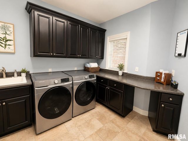 3023 W Pilgrims Way, Peoria, IL 61615
