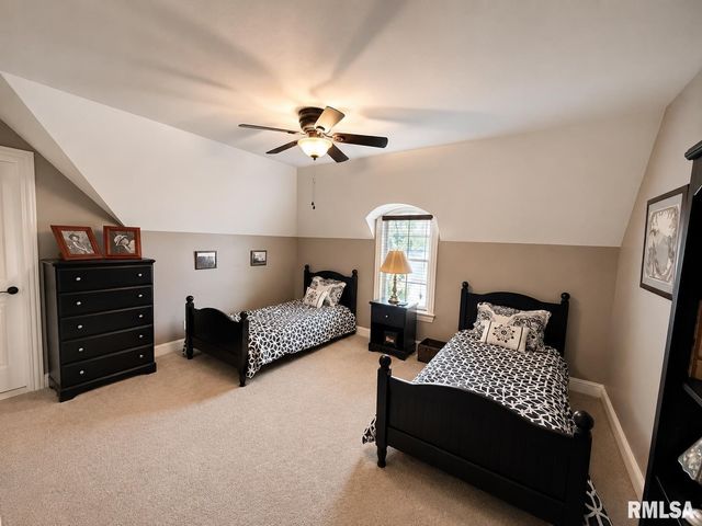 3023 W Pilgrims Way, Peoria, IL 61615