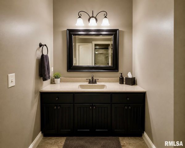 3023 W Pilgrims Way, Peoria, IL 61615