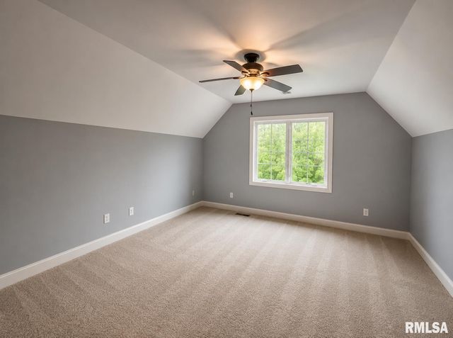 3023 W Pilgrims Way, Peoria, IL 61615