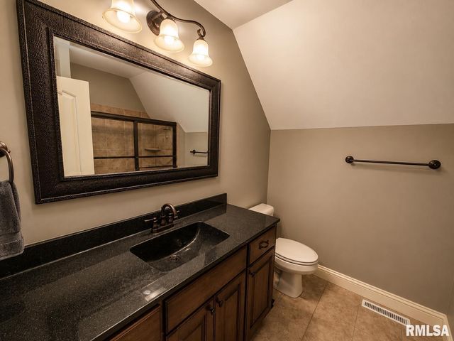 3023 W Pilgrims Way, Peoria, IL 61615