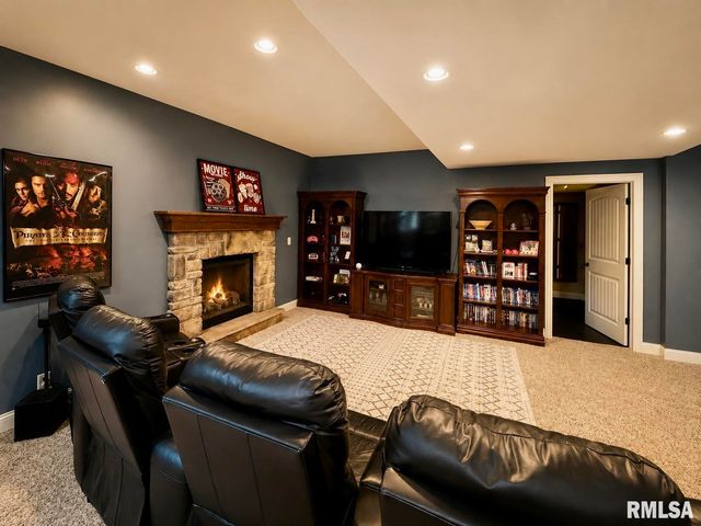 3023 W Pilgrims Way, Peoria, IL 61615