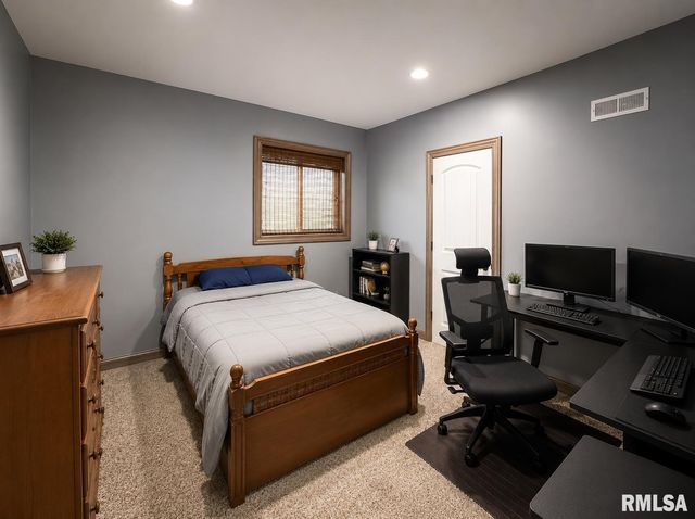 3023 W Pilgrims Way, Peoria, IL 61615