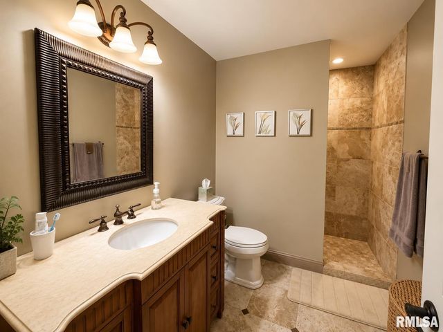 3023 W Pilgrims Way, Peoria, IL 61615