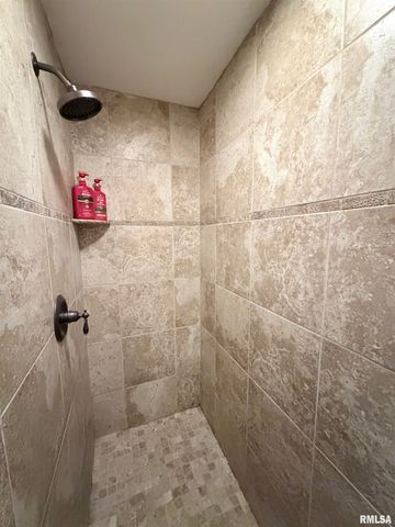 3023 W Pilgrims Way, Peoria, IL 61615
