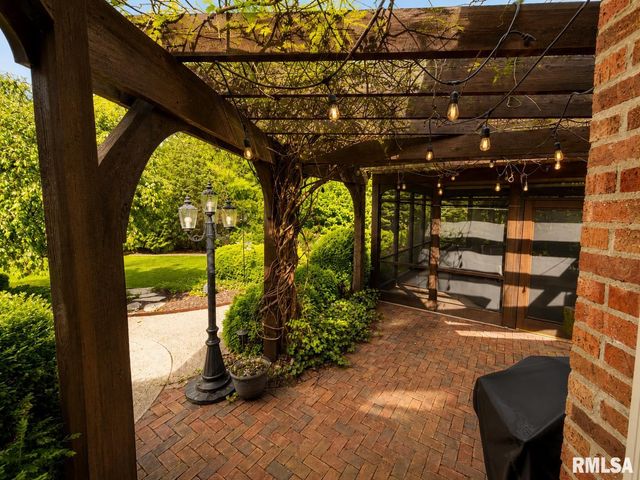 3023 W Pilgrims Way, Peoria, IL 61615