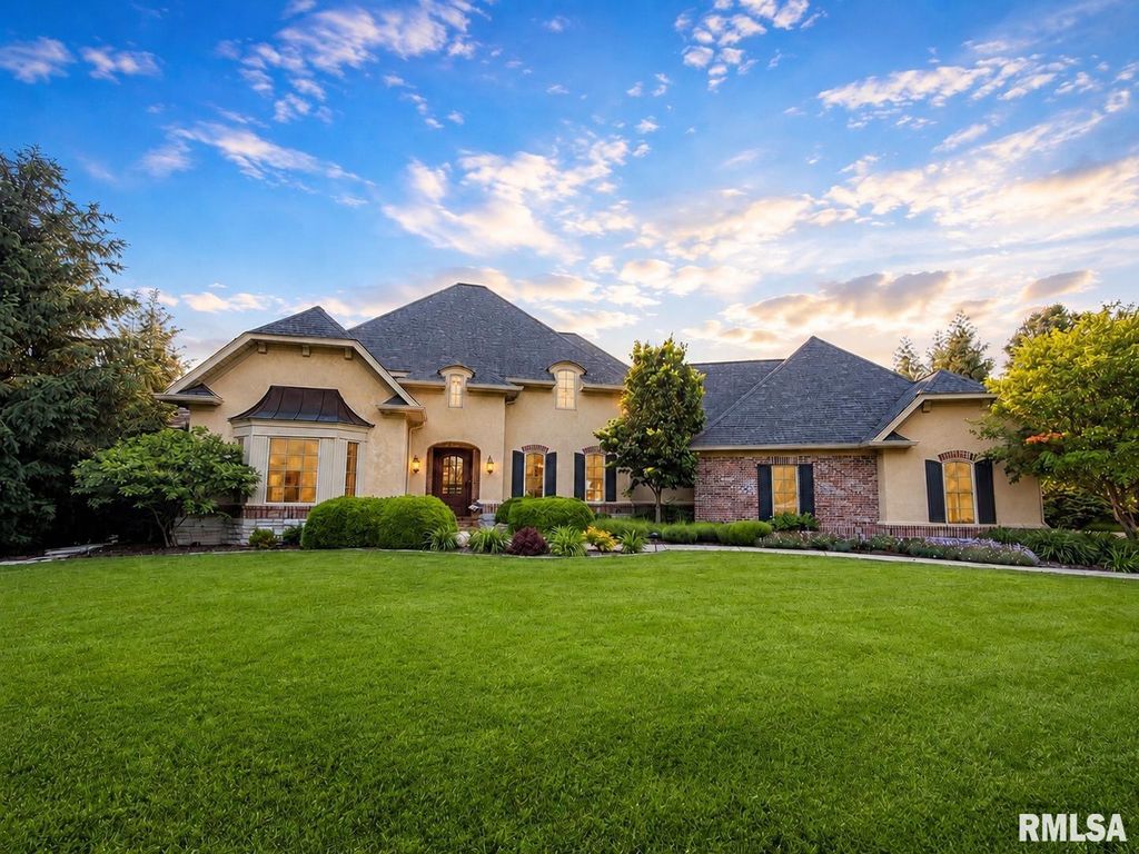 3023 W Pilgrims Way, Peoria, IL 61615
