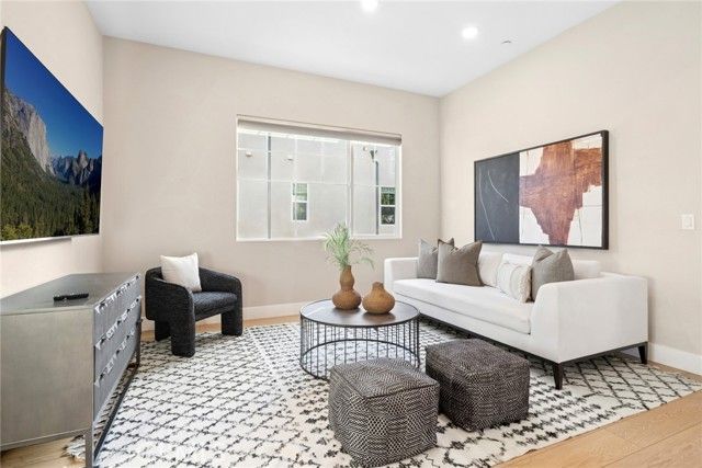 126 Scale, Irvine, CA 92618