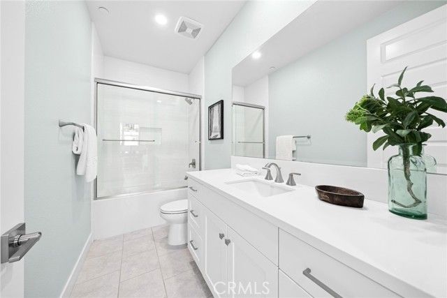 126 Scale, Irvine, CA 92618