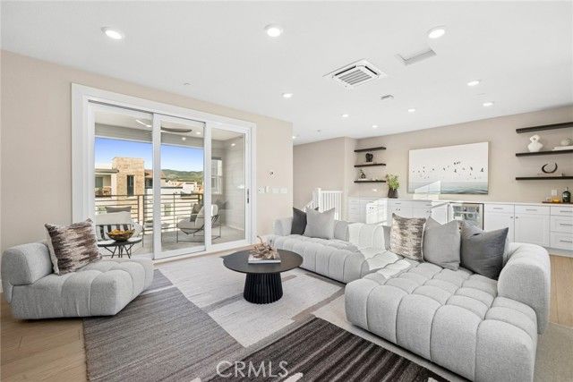 126 Scale, Irvine, CA 92618