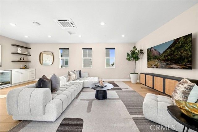 126 Scale, Irvine, CA 92618