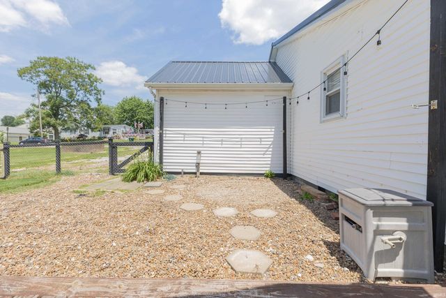 405 E Warrick Street, Owensville, IN 47665